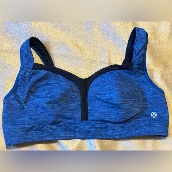 Good used TaTa Tamer 38 c from Lululemon. Padding is included in the bra. - Picture 1 of 3
